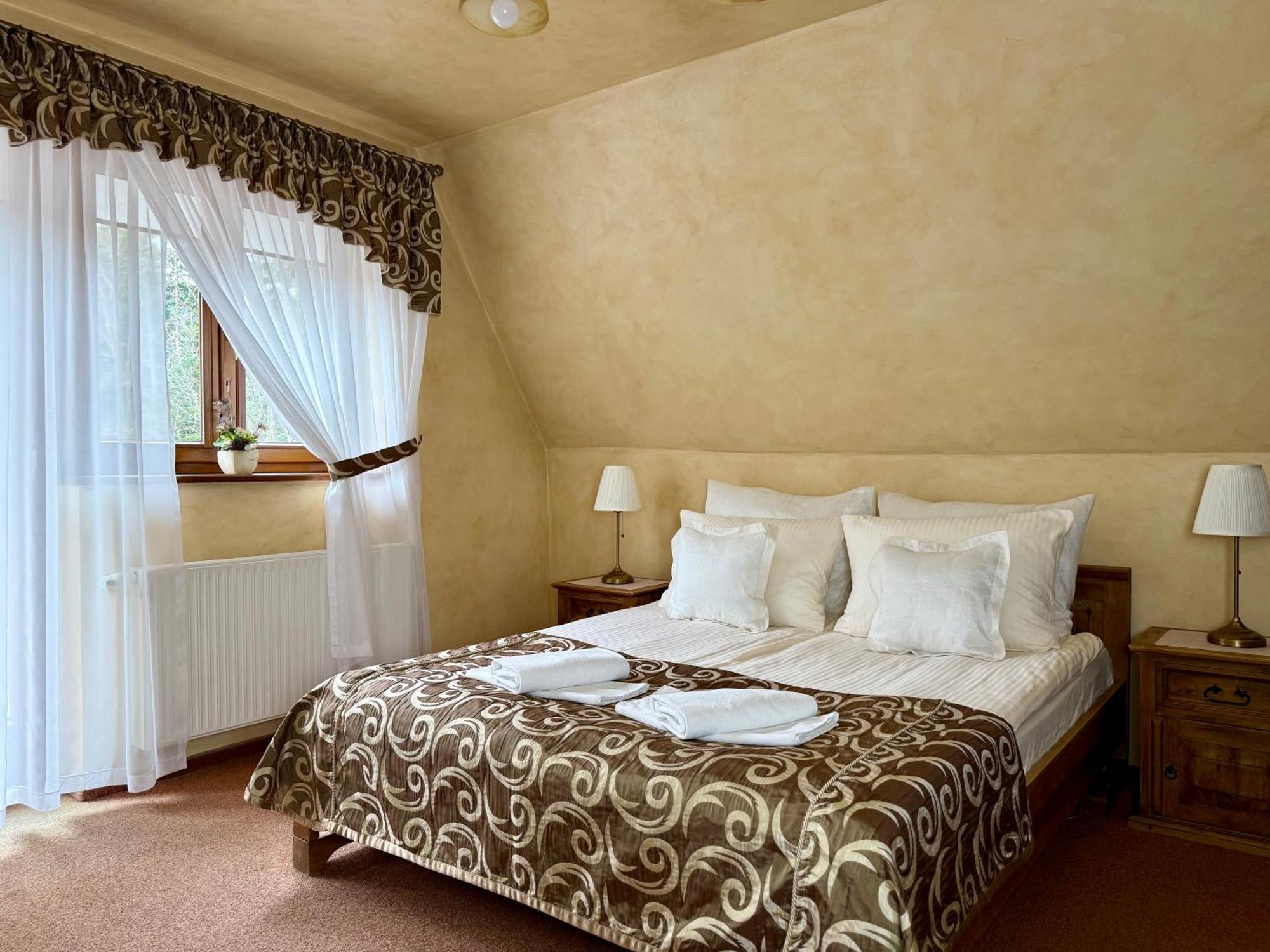 Hotel Dwor Karolowka — Zdjęcia 1
